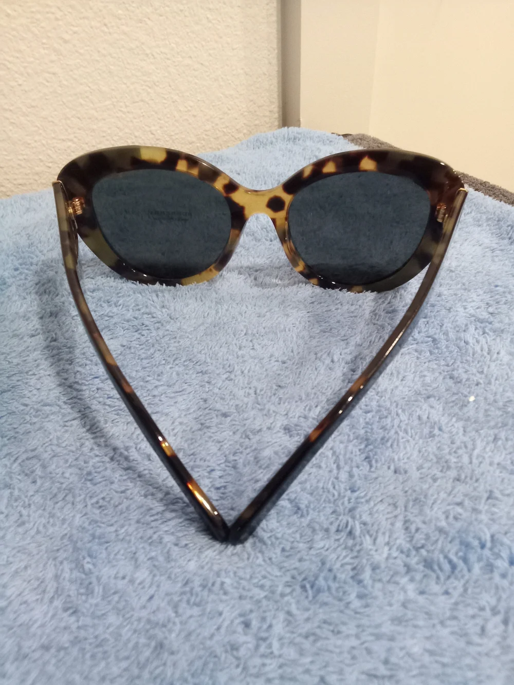 Burberry Tortoiseshell Oval Sunglasses - Brown & Black